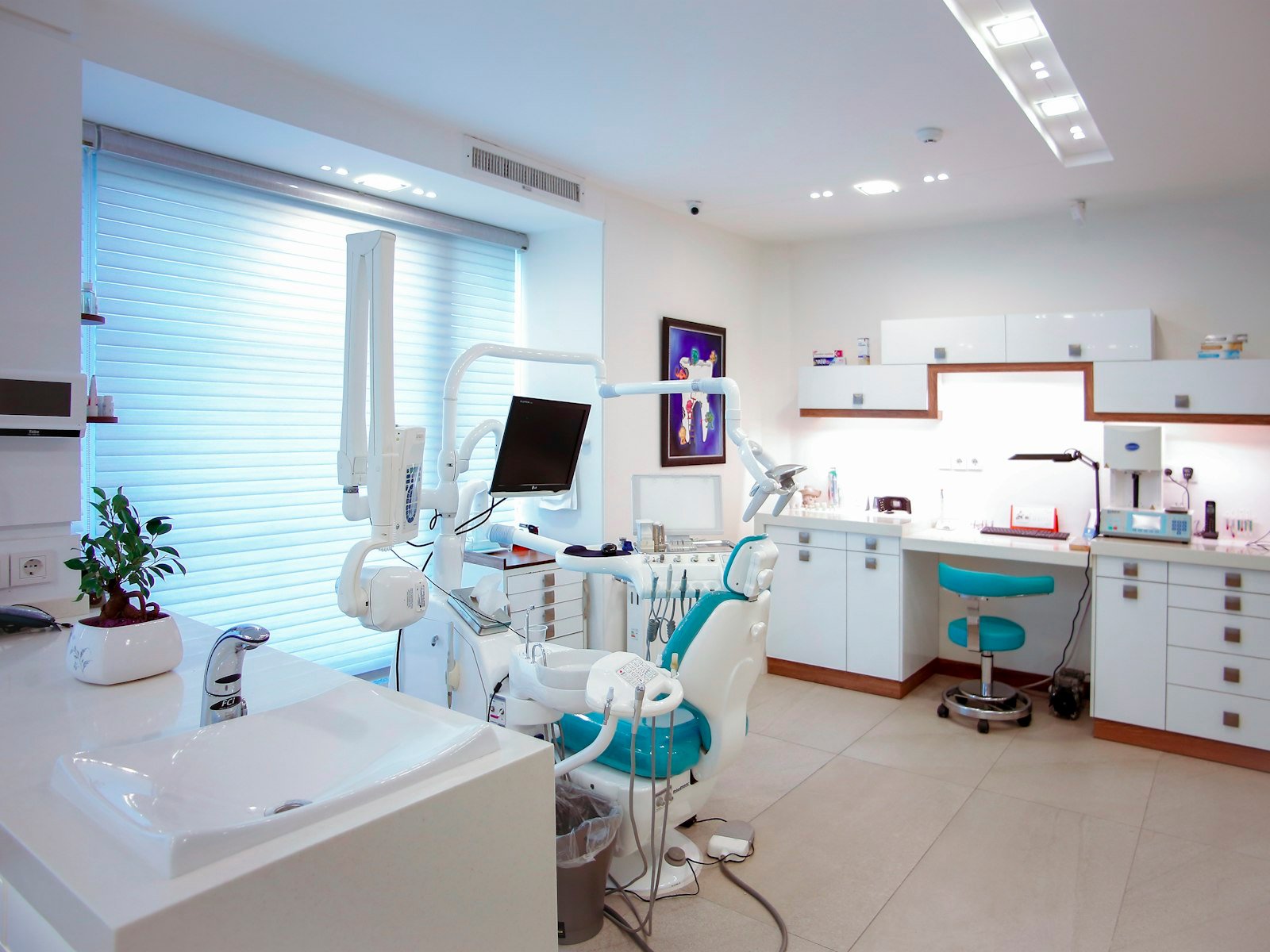 Modern diş kliniği tedavi odası
